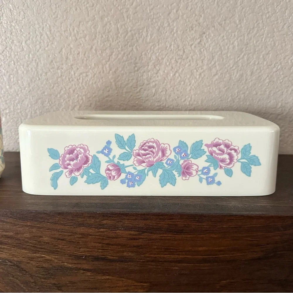 Vintage bathroom decor set Roses tissue box cover and soap dispenser plastic USA